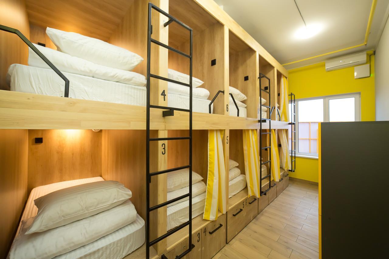 Hotel Bee Station Kiev Esterno foto
