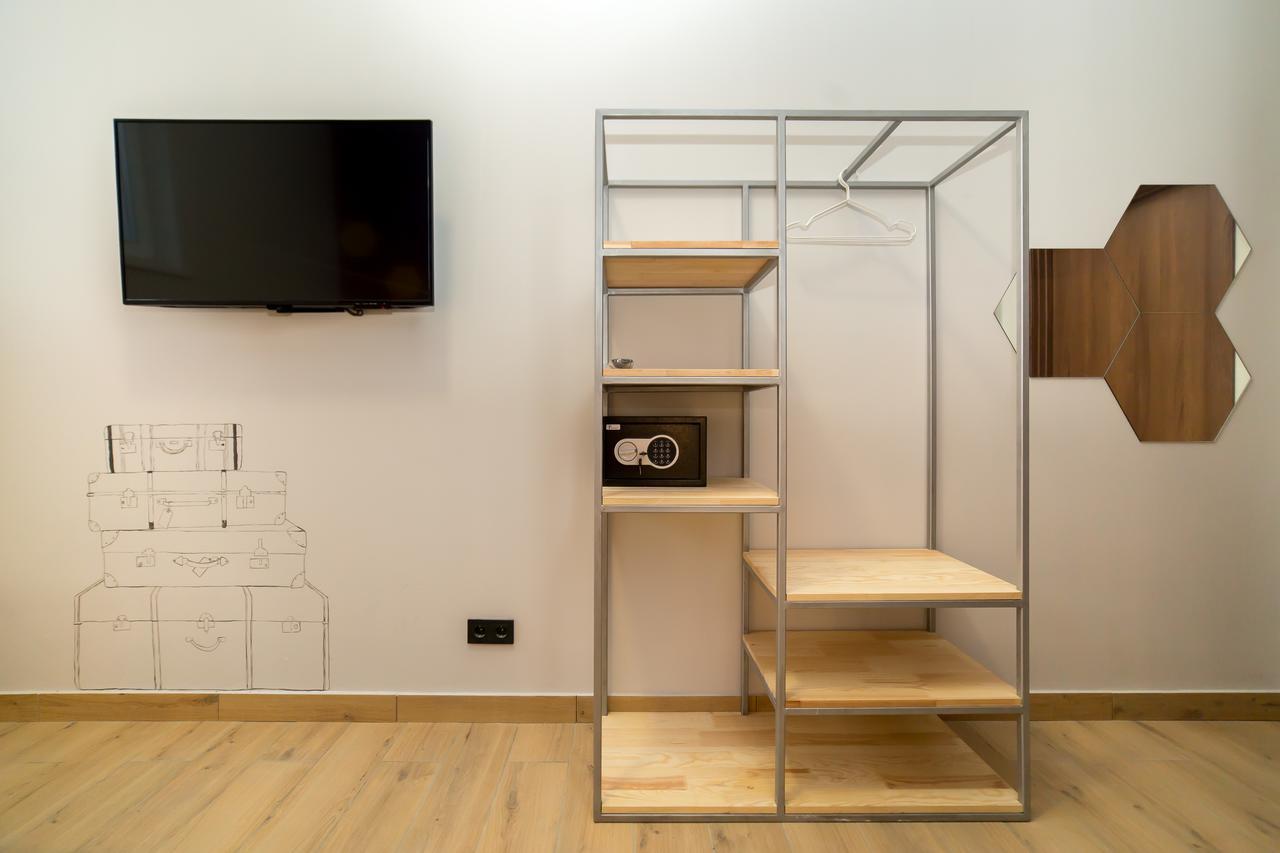 Hotel Bee Station Kiev Esterno foto
