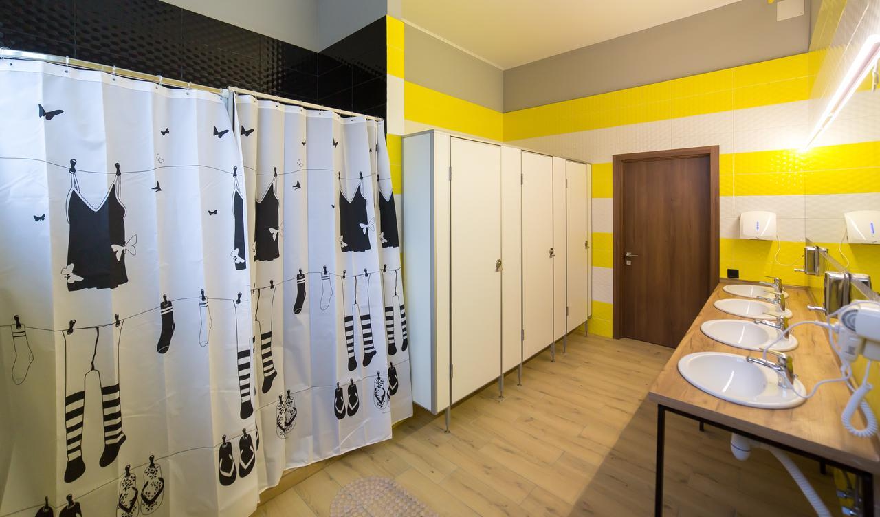 Hotel Bee Station Kiev Esterno foto