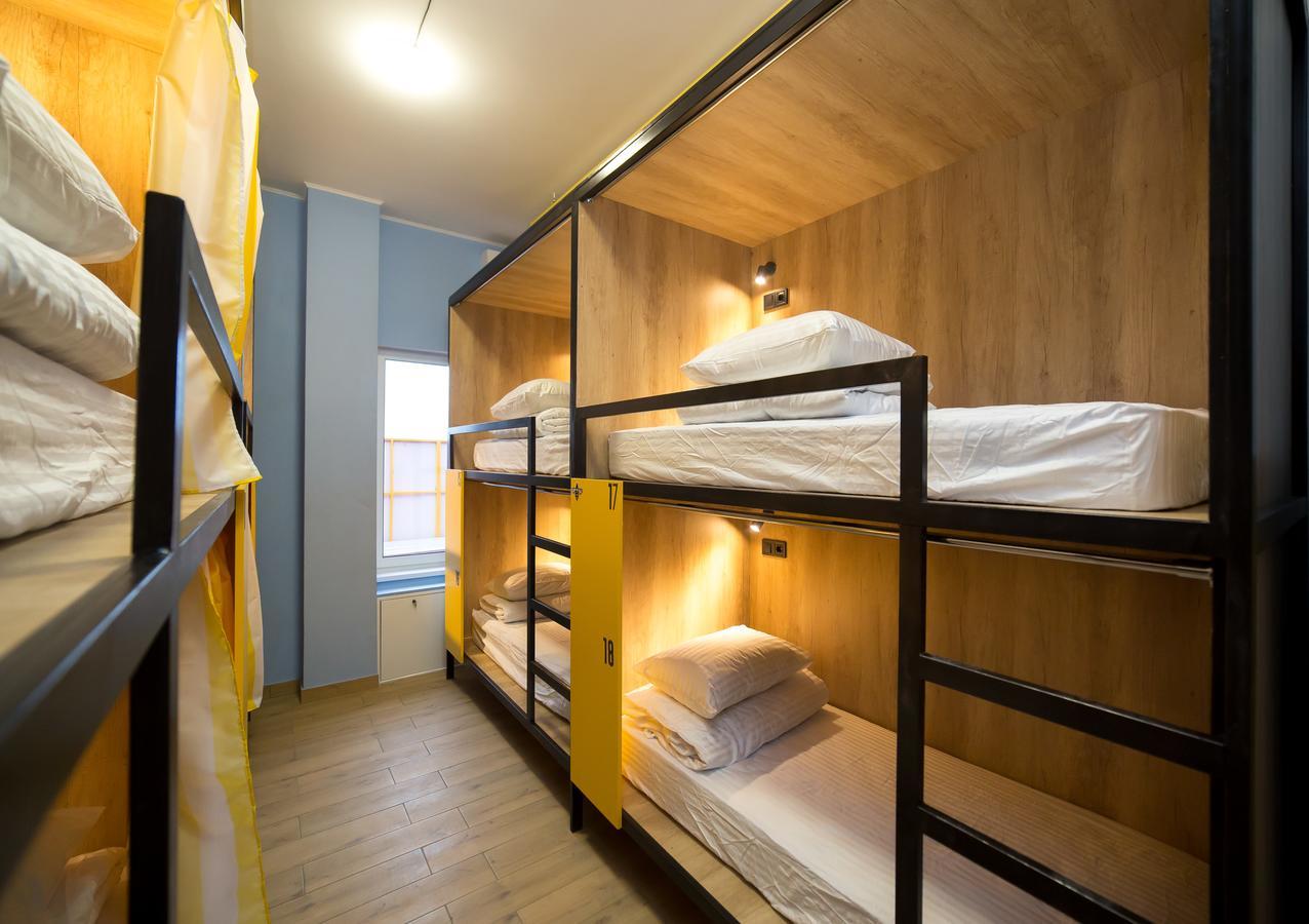 Hotel Bee Station Kiev Esterno foto