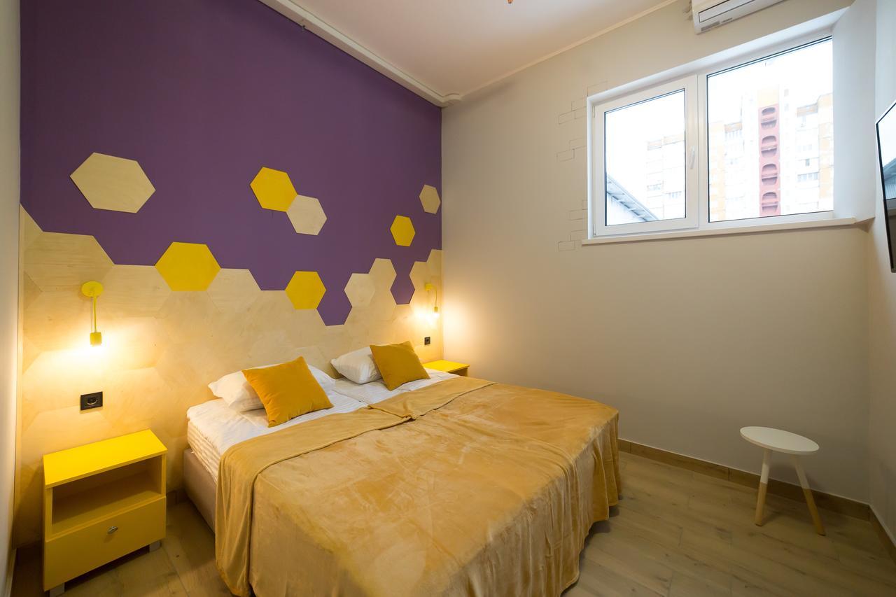 Hotel Bee Station Kiev Esterno foto