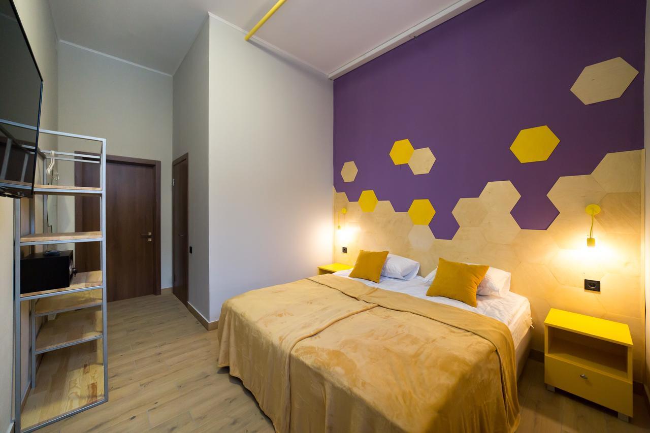 Hotel Bee Station Kiev Esterno foto