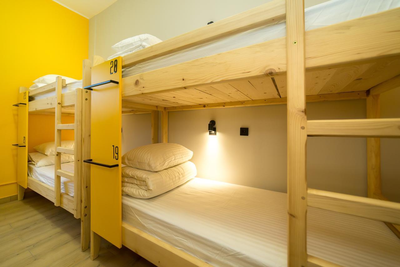 Hotel Bee Station Kiev Esterno foto
