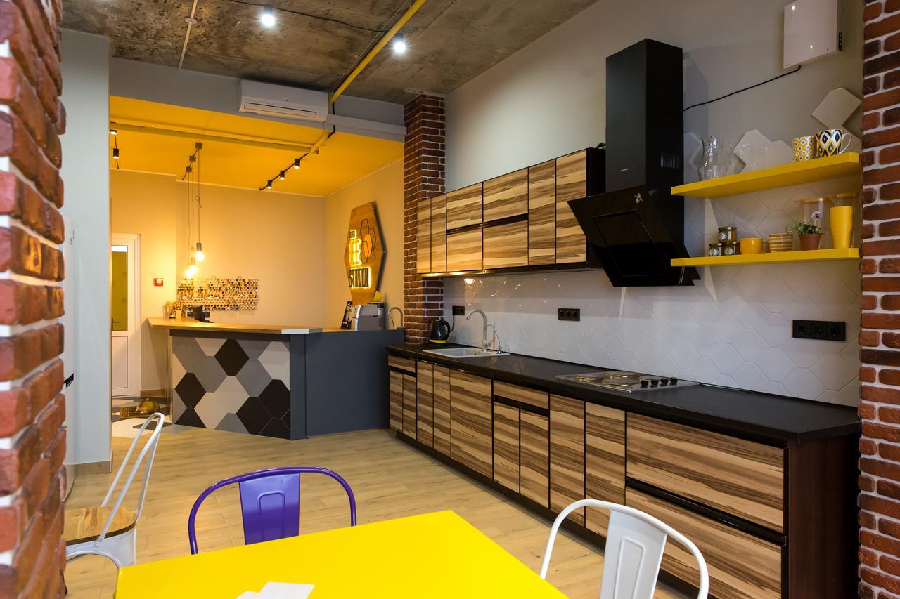 Hotel Bee Station Kiev Esterno foto