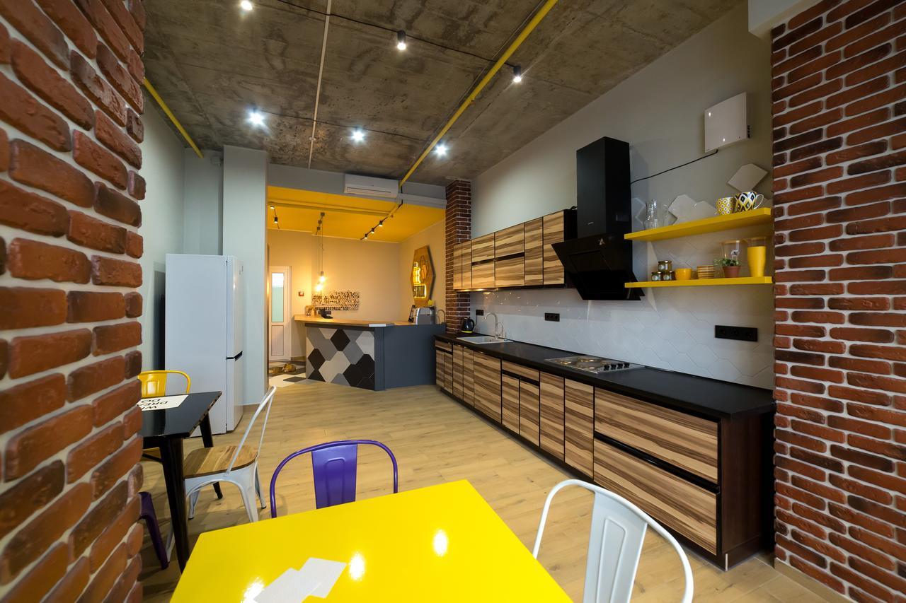 Hotel Bee Station Kiev Esterno foto